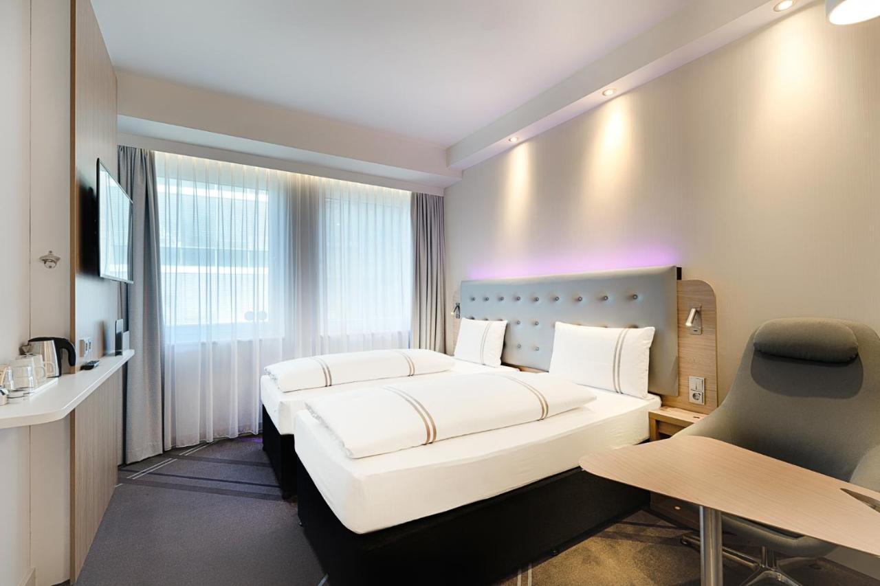Premier Inn Frankfurt Westend Frankfurt am Main Exteriör bild